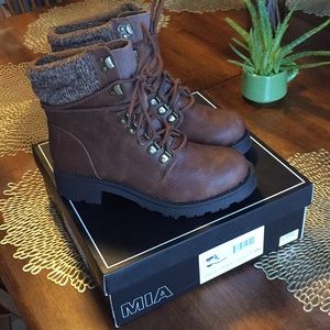 New MIA Lindsey Luggage Brown Boots